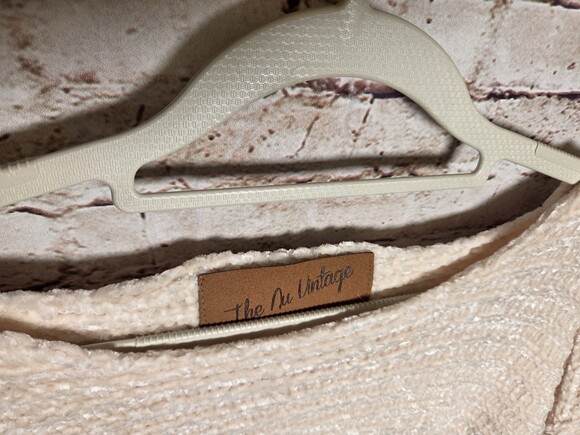 The Nu Vintage Crop Top Sweater Size Small Graphic Sweater Long Sleeve Womens - Picture 2 of 3